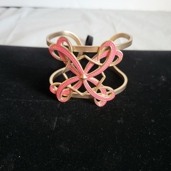 Vintage Bracelet Matte Gold Tone Pink Enamel Cuff Flower Filigree - Picture 1 of 5